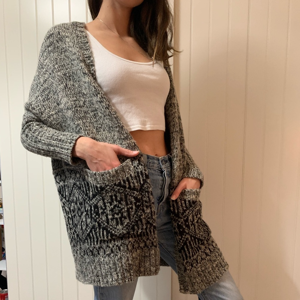 Women’s Buttonless Cardigan - Picture 4 of 7